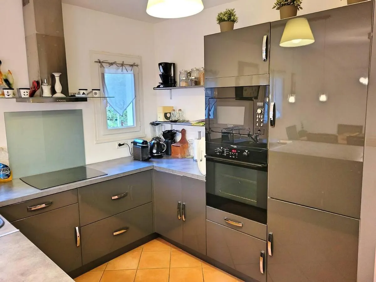Villa - 8 Pers - 4 Chambres - Piscine - Proche Plage Saint-Cyr-sur-Mer 0*,  France